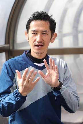 代表兼監督の伊賀﨑俊さん。